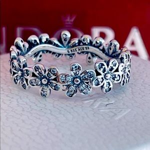 Authentic pandora daisy ring size 6 💎💍💎💍💎💍💎💍💎💍💎💍💎💍💎💍💍💎💍💎💍💎